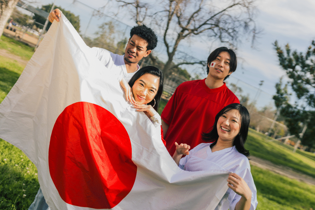 Bandera de Japón con personas