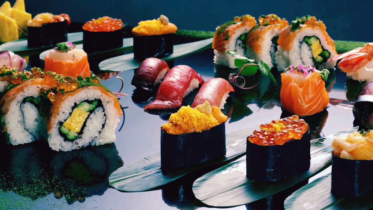Sushi japonés|Sushi japonés en placa